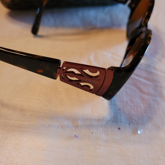 Guess Women's Prescription Sunglasses with Hinged Case - Picture 3 of 8